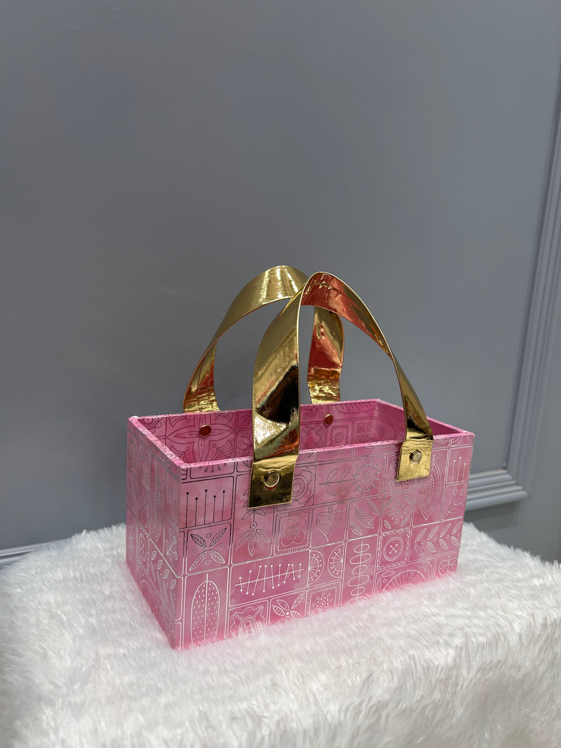 PINK BOX WITH GOLDEN GRIP