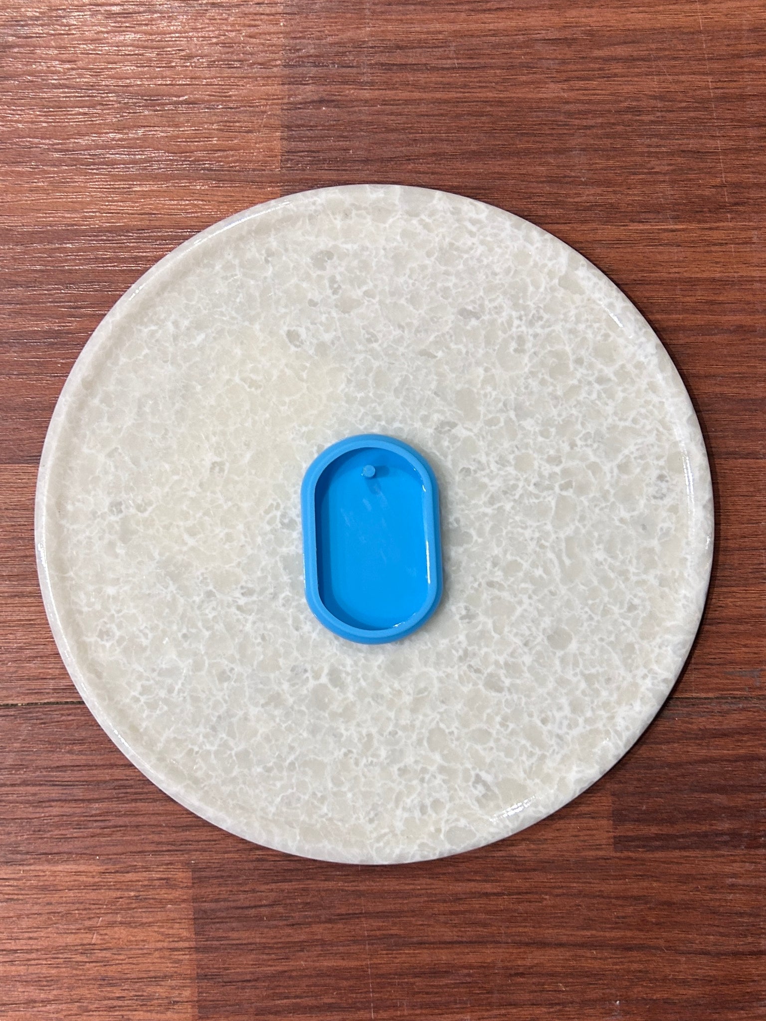 OVAL CURVE KEYCHAIN BLUE MOULD