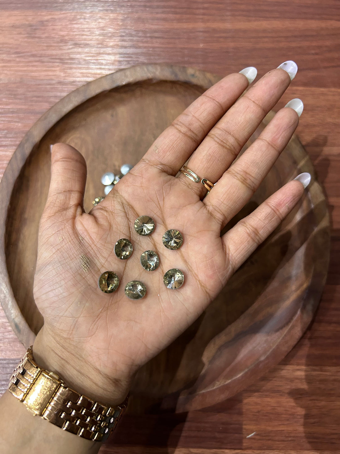 GOLDEN ROUND DIAMOND STONES