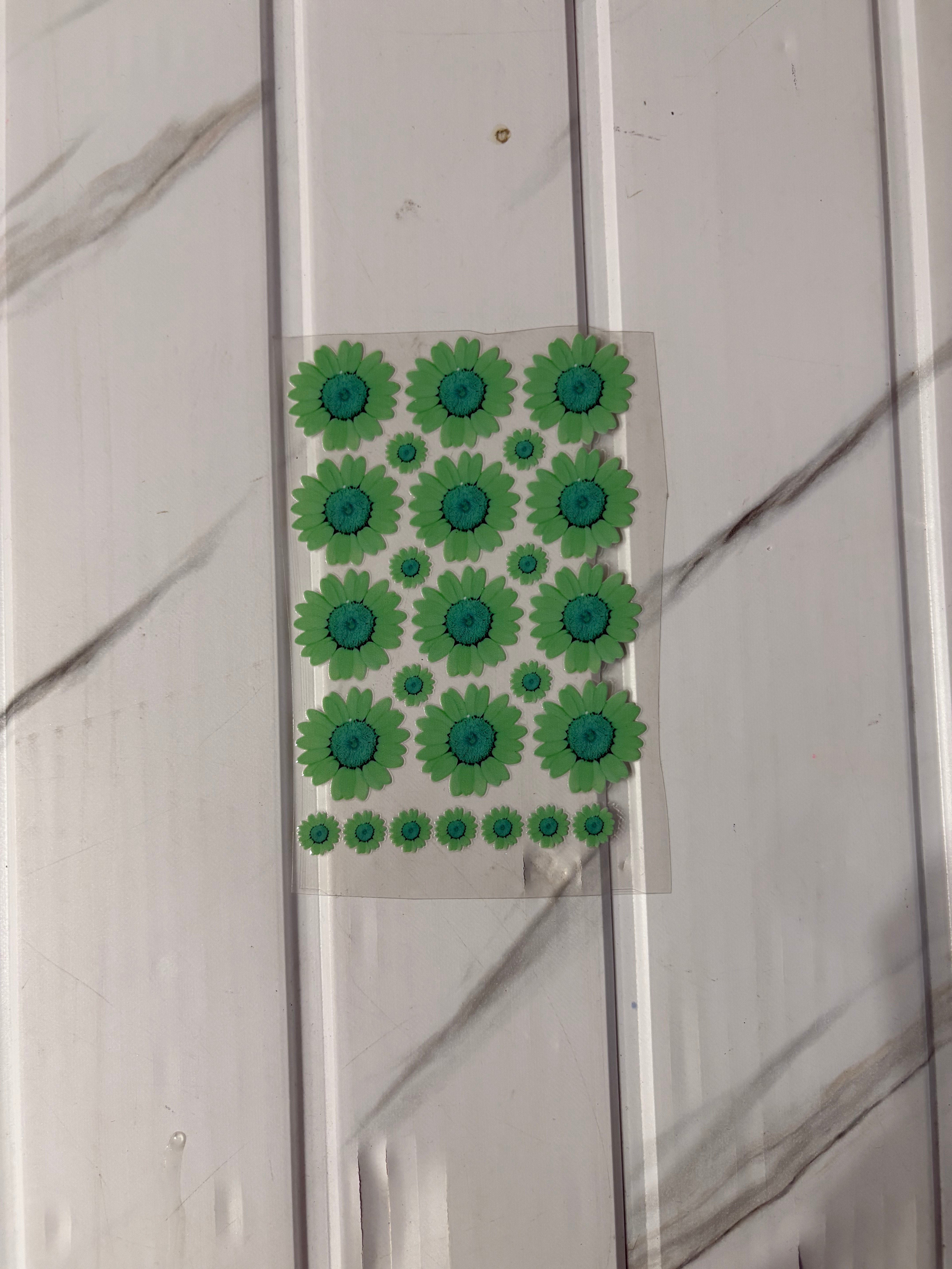 Pastel Green Daisy - Peel Of Sticker