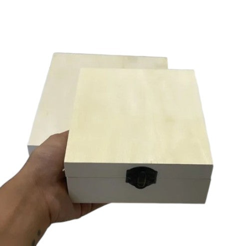 WOODEN BOX SQUARE SHAPE